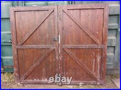 1 RECLAIMED PAIR OF WOODEN DRIVEWAY GATES 7 ft w x 5 ft 11 h