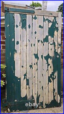 1 WOODEN TIMBER DRIVEWAY GATE (1980 High x 1150 Wide)