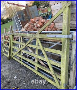 5 BAR STYLE ESTATE / FARM / DRIVE / TIMBER / WOODEN GATE 10' And 4' Pair