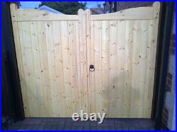 Canterbury Style Drive Gates / Timber / Wooden / 50/50 Equal Split Gates
