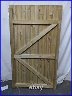 Flat Square Top Double Driveway Gates 2020mm x 1800mm wooden timber redwood