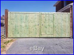 Flat Top With Tradesman Door Wooden Driveway Gates Heavy Duty Timber