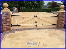 WOODEN DRIVEWAY GATES! 4FT HIGHEST POINT x 10FT WIDE (TOTAL)