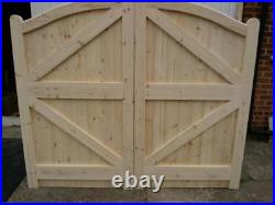 Wollaton Style Drive Gates / Timber / Wooden / 50/50 Equal Split Gates