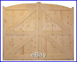 Wooden Arched Driveway Gate's'chantry