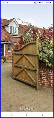 Wooden Gates driveway