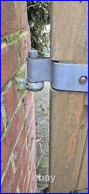 Wooden Gates driveway