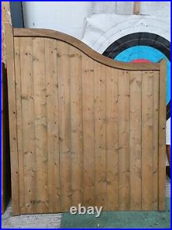 Wooden Swan Neck Driveway Gates 10ft Wide x 6ft High