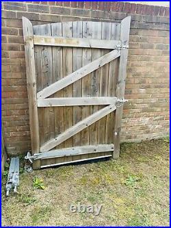 Wooden drive-way gates 180cm Height, great condition, with hinges, Locks