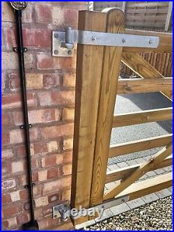 Wooden drive way gates used