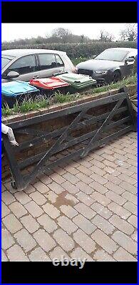 Wooden field driveway gate. 274cm (9ft) width x 90cm (just under 3ft) high